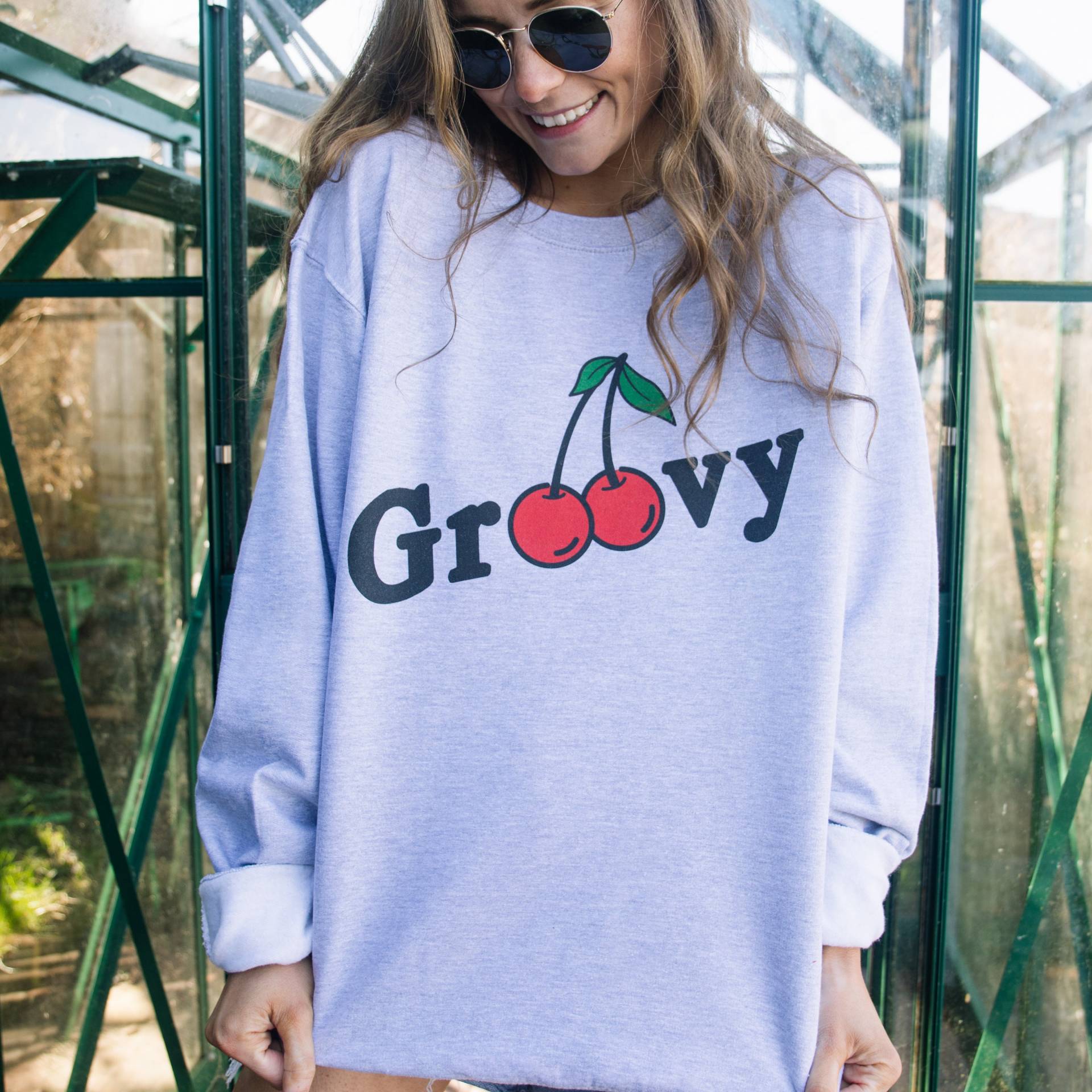 Groovy Damen Spruch Sweatshirt Mit Kirsche Grafik von Batch1UK