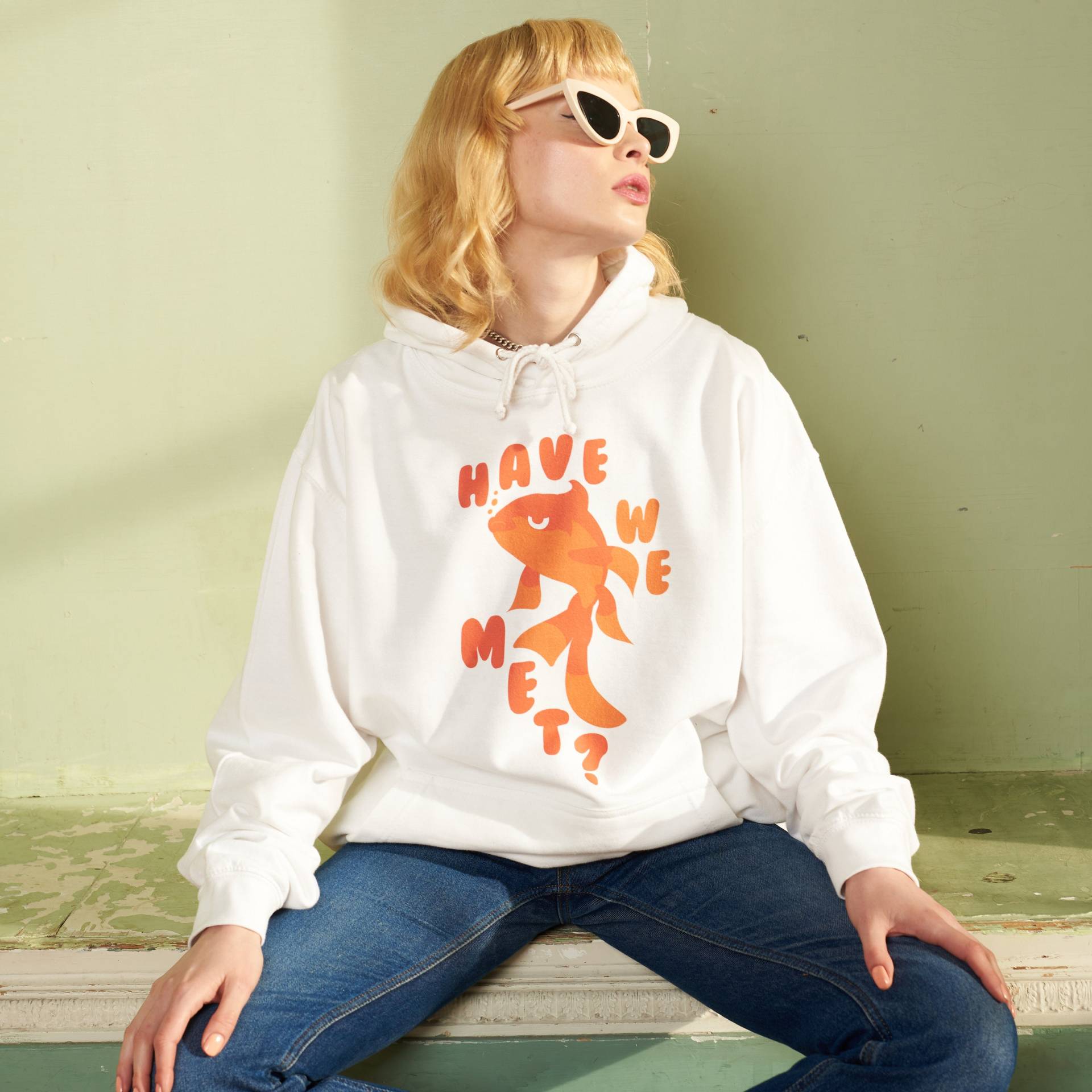 Have We Met Damen Goldfisch Slogan Hoodie von Batch1UK