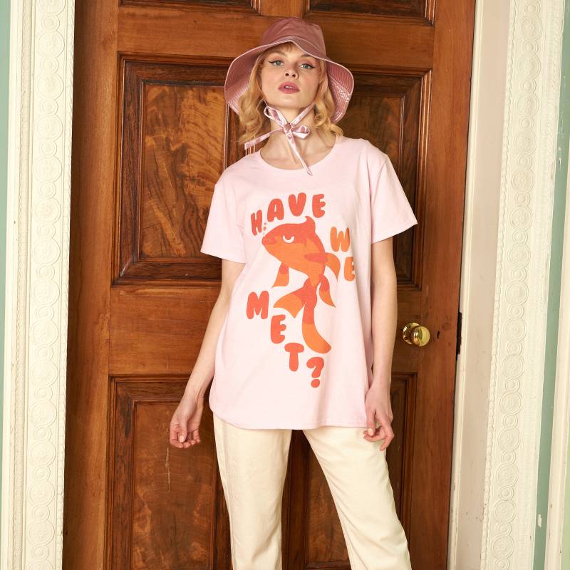 Have We Met Damen Goldfisch Slogan T-Shirt von Batch1UK