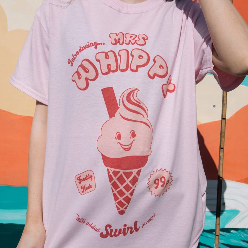 Mrs Whippy Damen Eis Grafik T-Shirt von Batch1UK