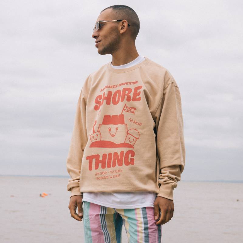 Shore Thing Herren Spruch Sweatshirt Mit Sandburg Grafik von Batch1UK