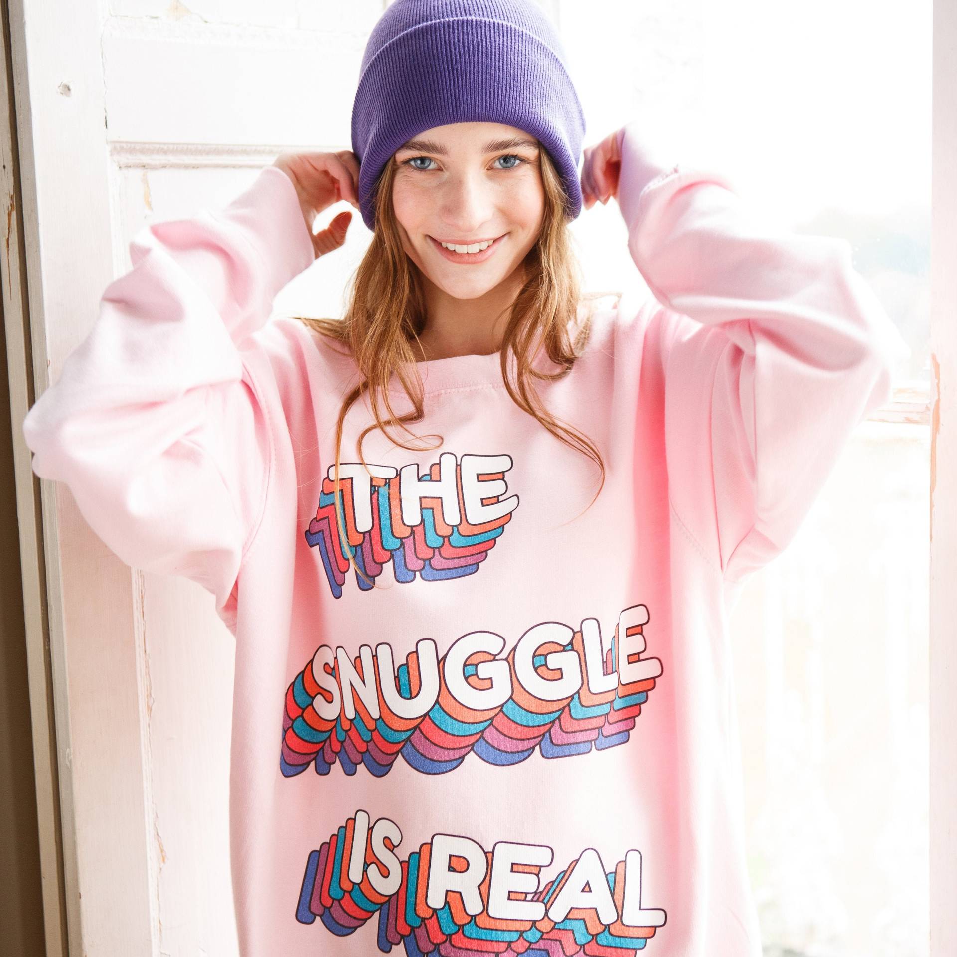 The Snuggle Is Real Women Es Slogan Sweatshirt von Batch1UK