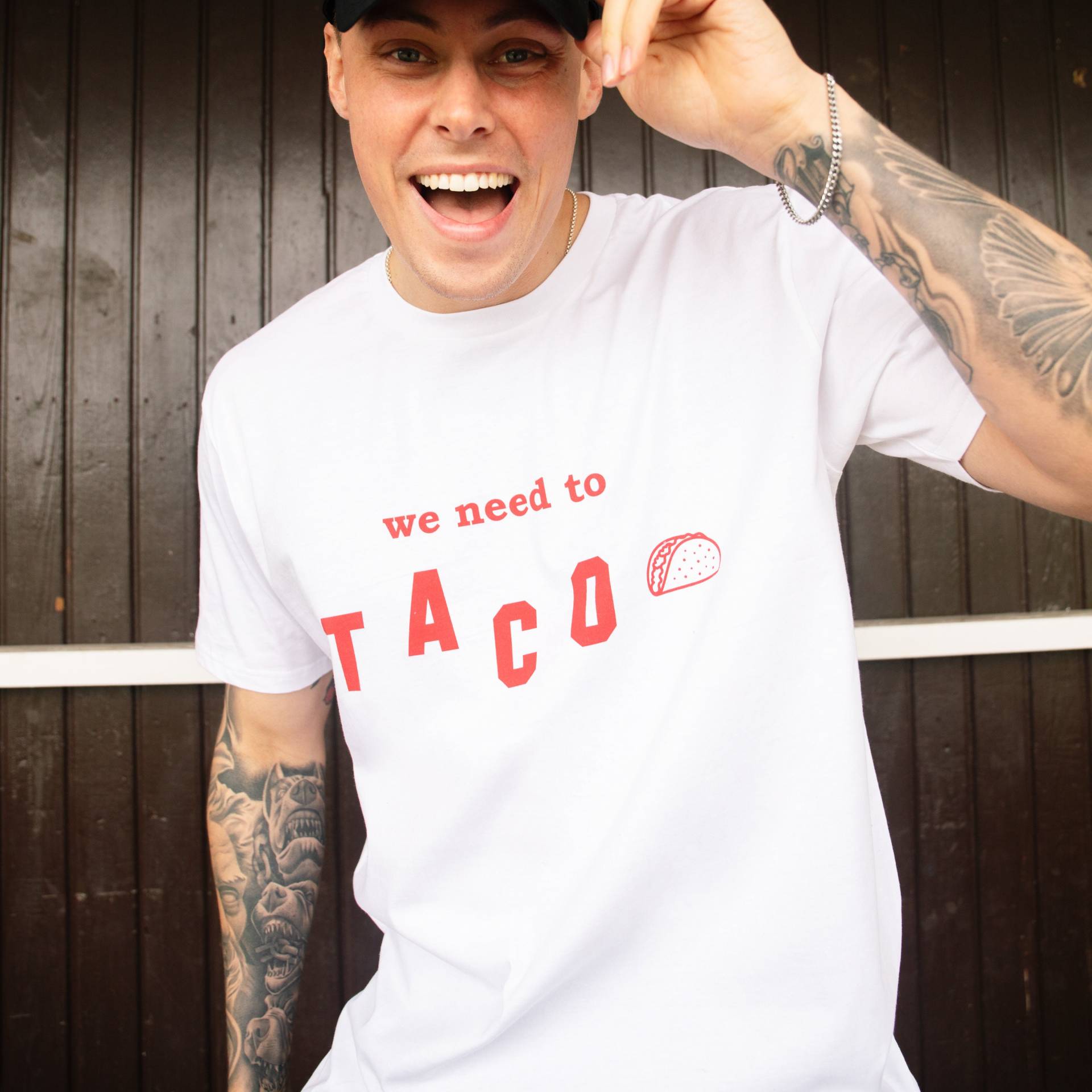 We Need To Taco Herren Spruch T-Shirt von Batch1UK