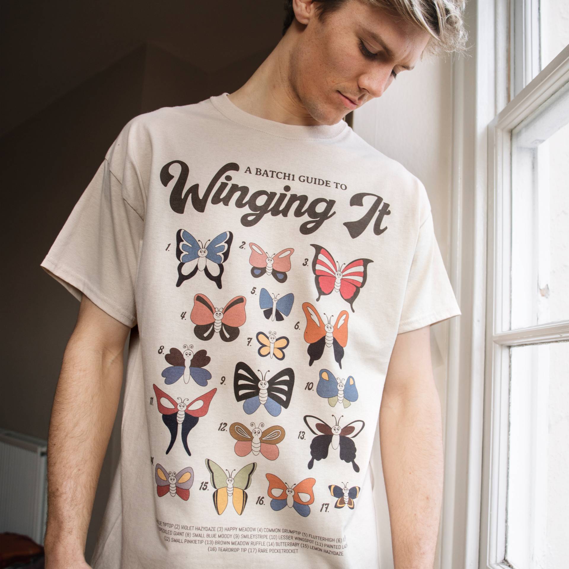 Winging It Herren Schmetterling Anleitung T-Shirt von Batch1UK