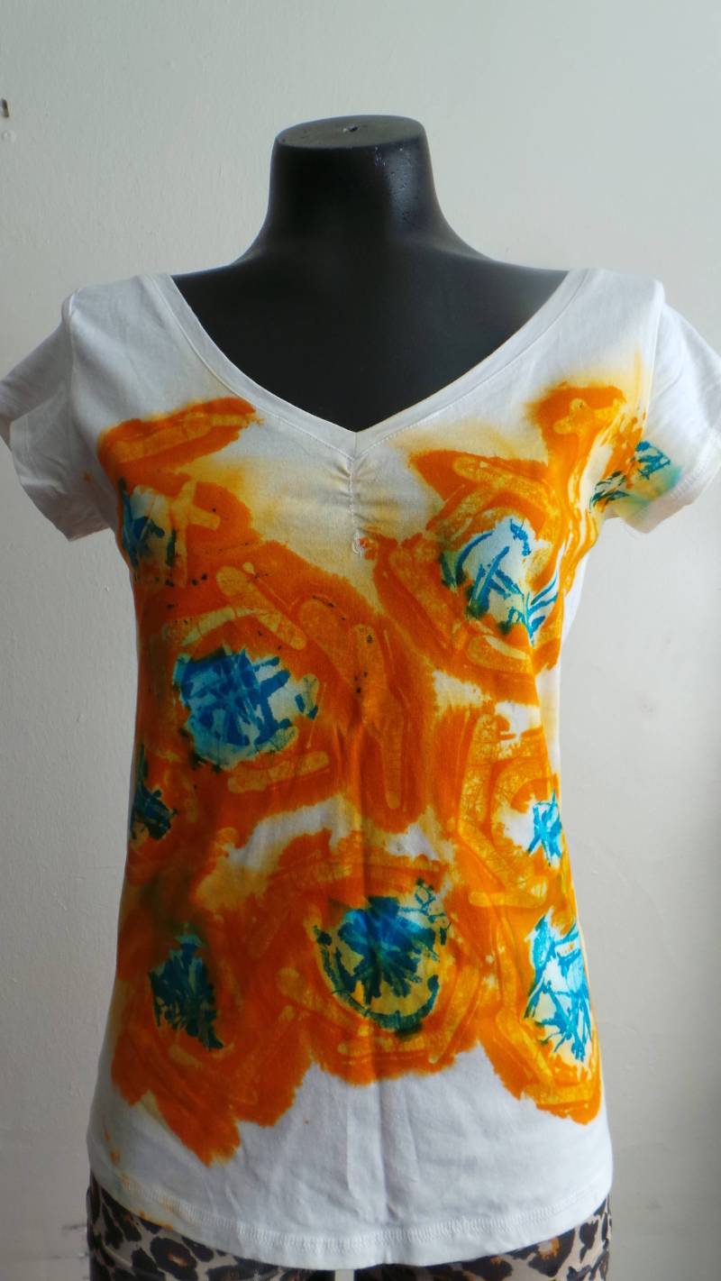 Breite V-Ausschnitt. Dabt 0006 von BatikArtsStudio