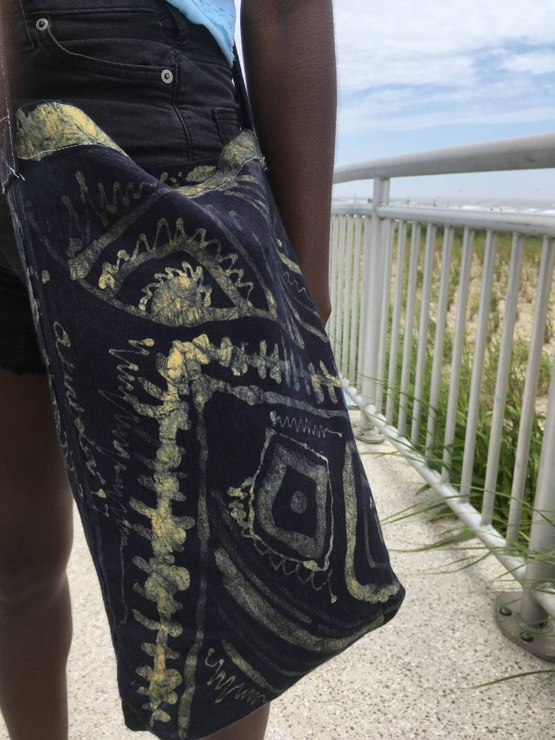 Rush Sling Tote Batik Bag.bimb0006 von BatikArtsStudio