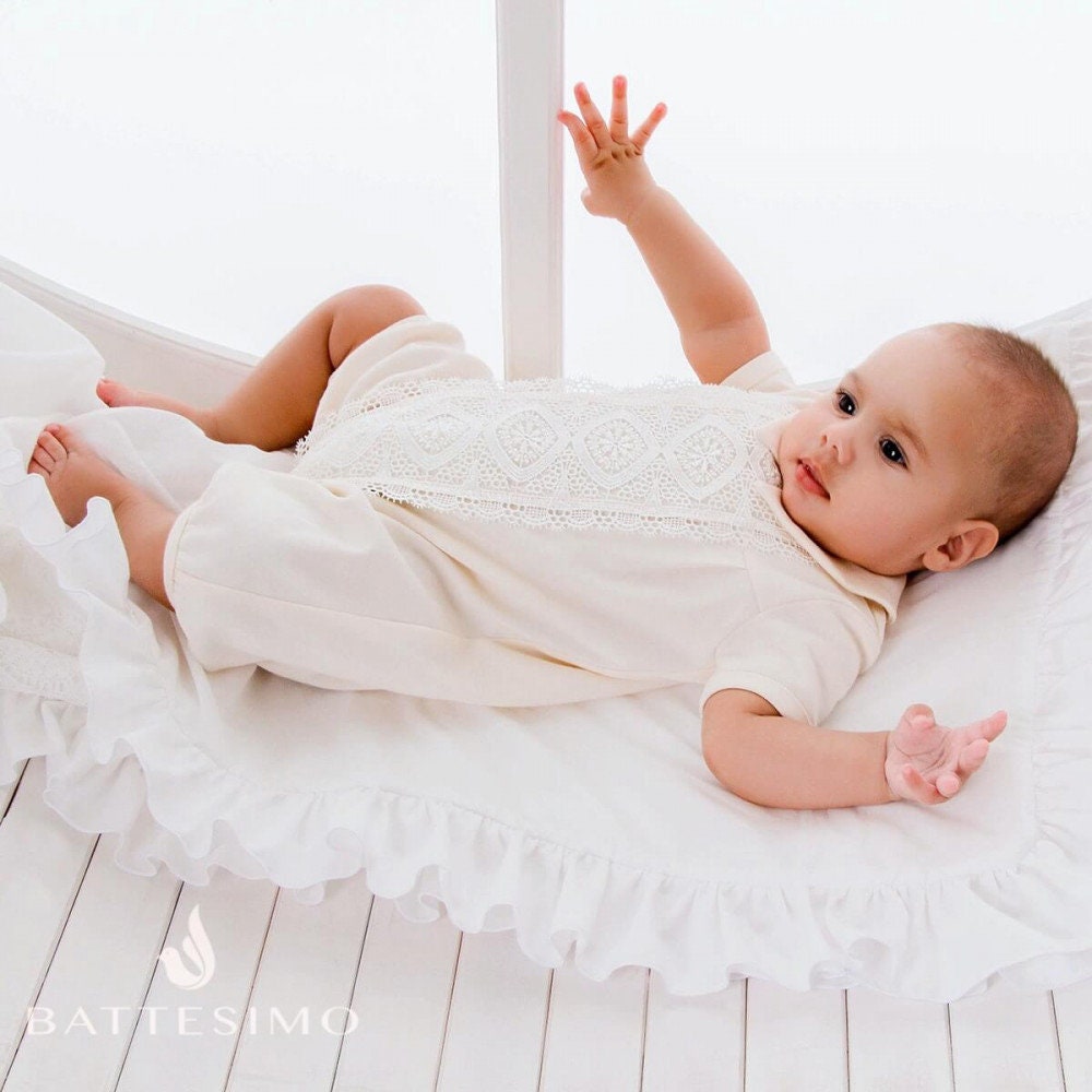 Baby Junge Taufe Strampler Segens Outfit Mit Mütze & Stiefelchen von BattesimoLove