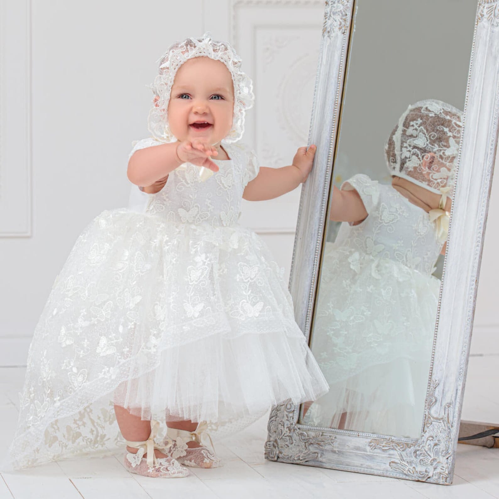 Spitze Baby Mädchen Taufkleid Mit Mütze & Schuhe von BattesimoLove