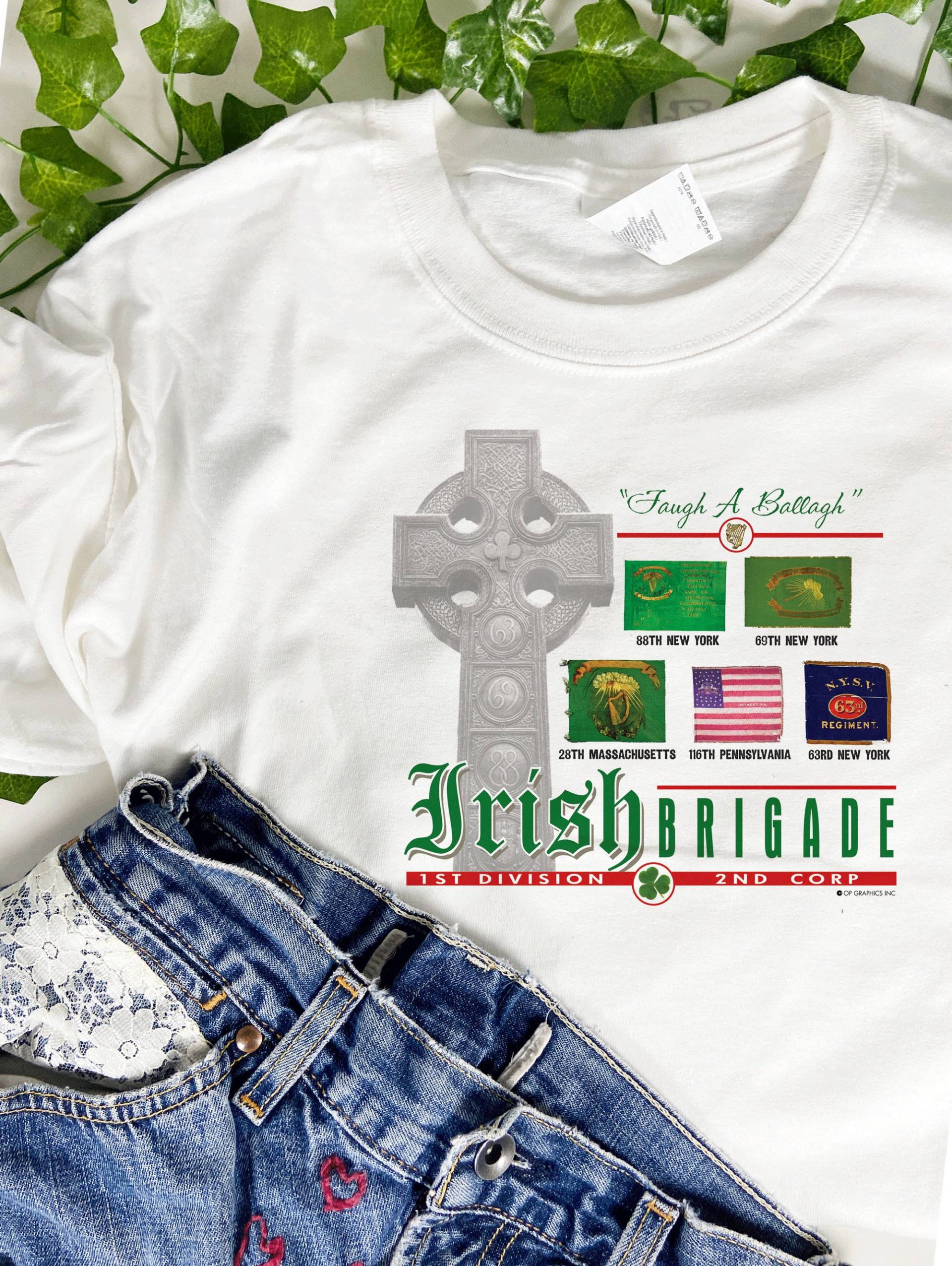 Irish Brigade Battle Flags 1st Division Second Corp T-Shirt 150. Bürgerkrieg Sesquicentennial 100% Baumwolle Geschenk Irish Brigade Battle Flags 1st Division Second Corp T-Shirt 150. Bürgerkrieg Sesquicentennial 100% Baumwolle Geschenk von BattlefieldDryGoods