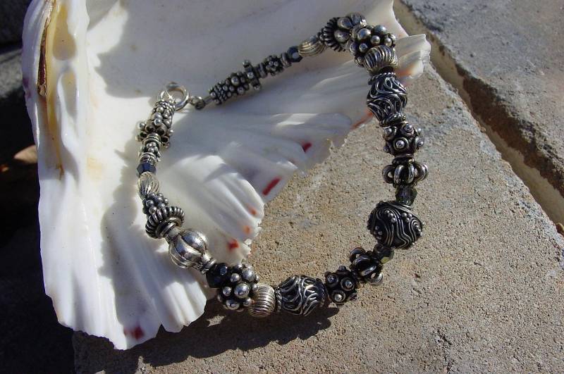 Bali Sterling Silber Armband, Poliert Armband Und Swarovski Kristall Perlen von BaublesHandcrafted