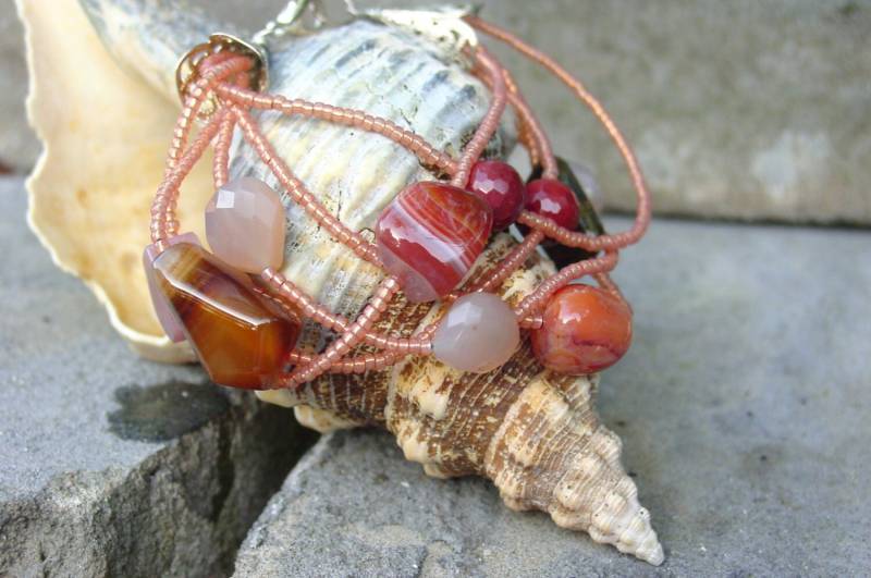 Bourgeois Boho Armbänder, Multi Strang Edelstein Botswana Achat Armband, Graues Mondstein von BaublesHandcrafted