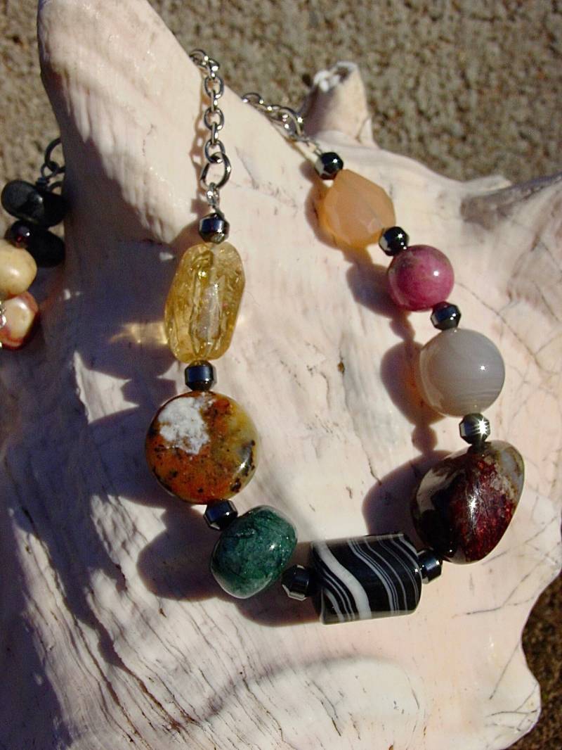 Bourgeois Boho Citrin, Crazy Lace Achat, Grünquarz, Gebänderter Schwarzer Pietersit, Rhodonit Und Edelstahl Kettenhalskette von BaublesHandcrafted