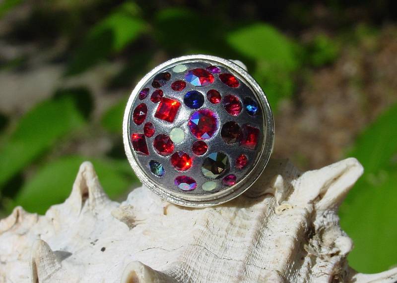Runder Ring Mit Roter Mohnkristall-Ton, Verstellbarer Silberring Swarovski-Kristallen Und Schmuck Aus Zinn von BaublesHandcrafted