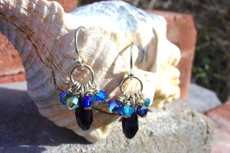 Swarovski Dark Indigo Ohrringe, Cluster Caribbean Blue, Kobaltblau Ab, Capriblau 2Ab. Saphir Satin, Indigolith 2Ab von BaublesHandcrafted