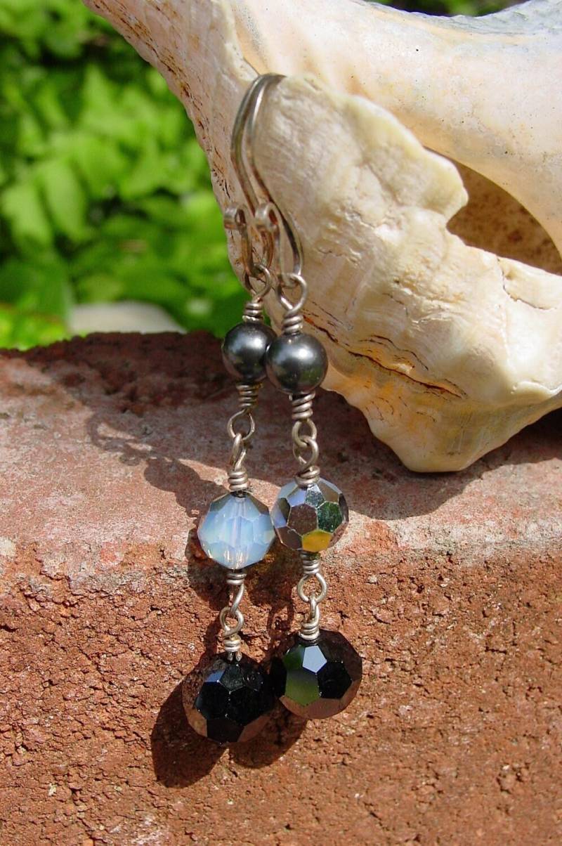 Swarovski Opal Weiß Sterne Glanz Ohrringe, Jet Hämatit Kristall Schwarze Perle Lange Baumeln Statement Ohrringe von BaublesHandcrafted