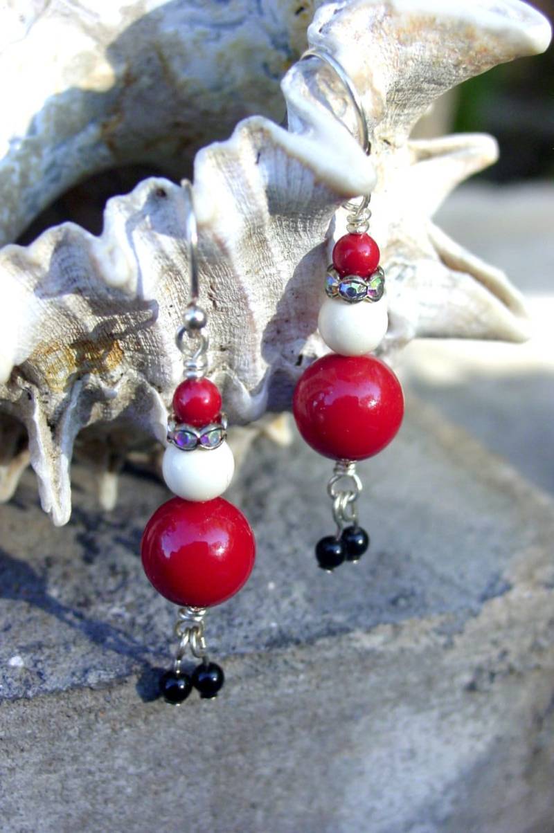 Weihnachtsmann Ohrringe, Swarovski Rote Und Weiße Weihnachtsohrringe, Crystal Pearl Weihnachtsohrringe von BaublesHandcrafted