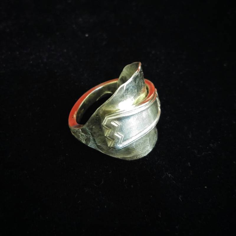 Gehämmerter Demi Tasse Löffel Ring Aus Vintage Silberblech Tafelsilber von BaublesnBijouxWest
