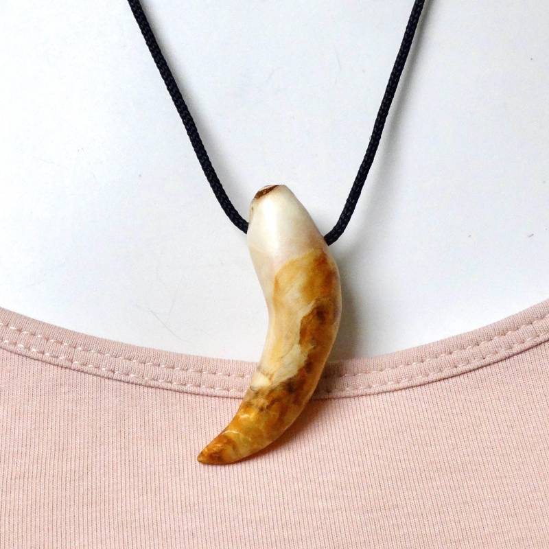 Ahorn Als Zahn Oder Kralle Geschliffene Baumperle Des Ahorn Anhänger An 2mm Paracord Schnur Halskette Holzschmuck Baumperlenkette von Baumperlen