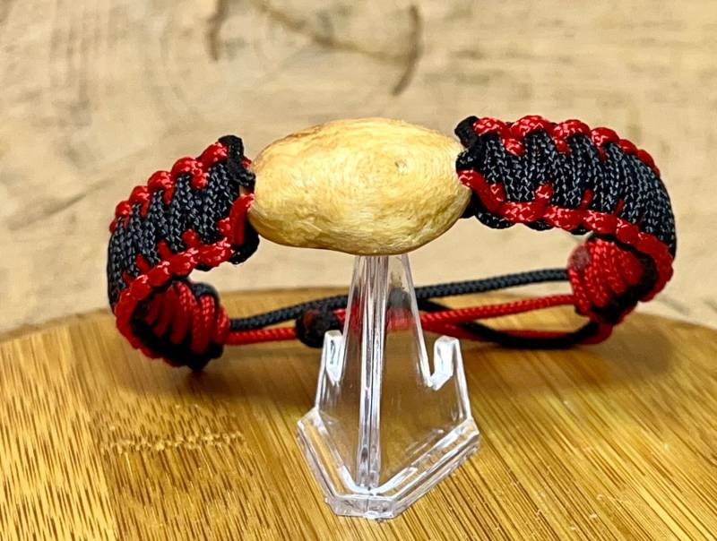 Paracord Armband Mit Wunderschöner Baumperle Der Buche Bracelet Vegan Unikat Edel Passt Perfekt Für Armumfang 16-18cm Paracord Armband Mit Wunderschöner Baumperle Der Buche Bracelet Vegan Unikat Edel Passt Perfekt Für Armumfang 16-18cm von Baumperlen