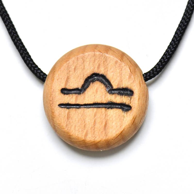 sternzeichen Waage Libra Amulett Aus Buchenholz Hartholz Mit Von Hand Gebranntem Tierkreiszeichen Anhänger Holzschmuck Buche von Baumperlen