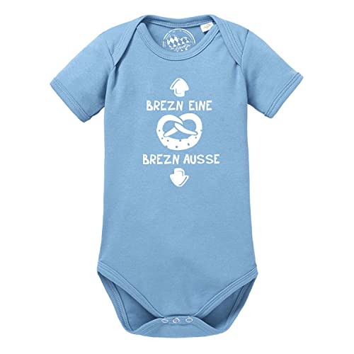 Bavariashop bayerischer Baby Body mit Spruch Brezn - 62 - blau - lustiger Baby-Strampler von Bavariashop