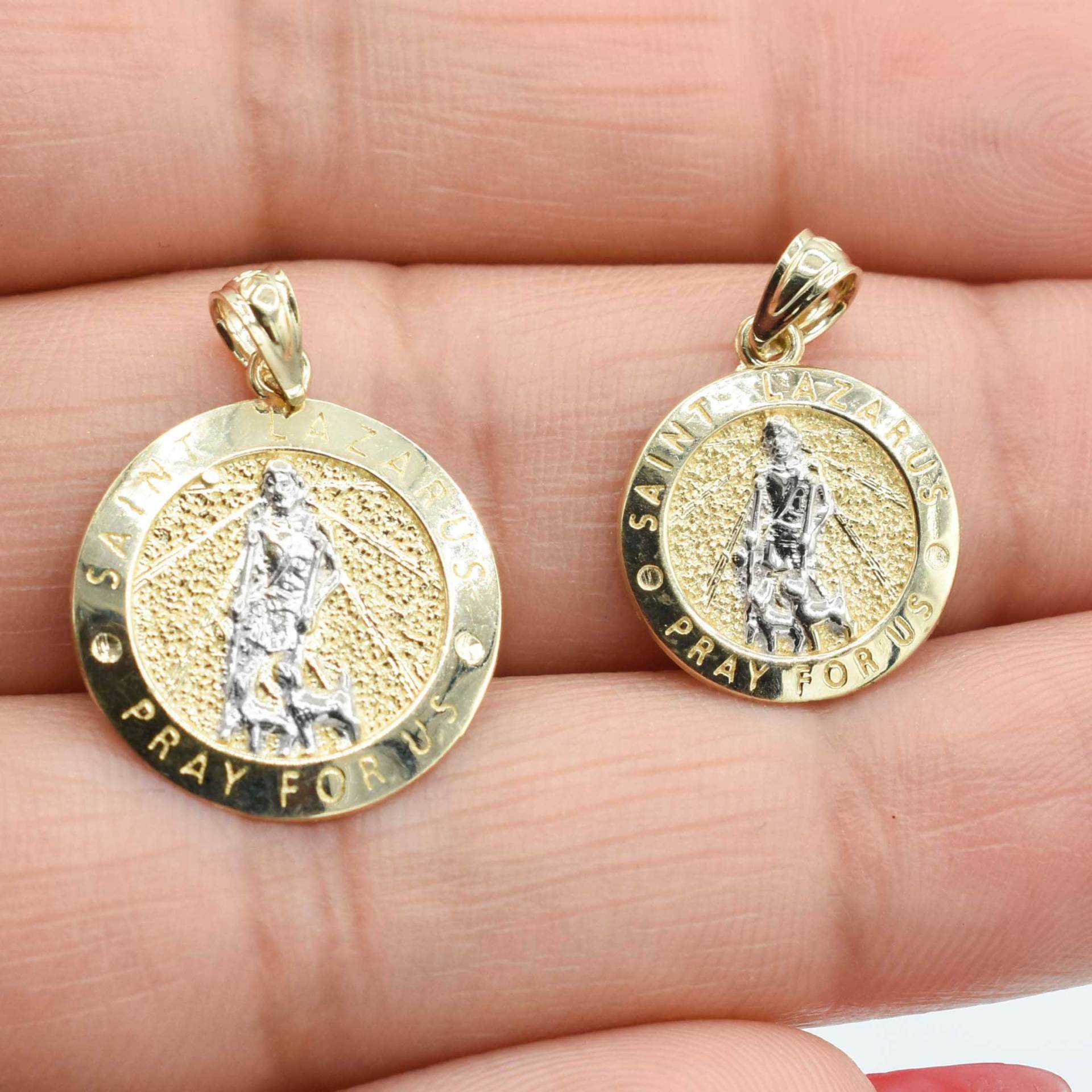 Diamond Cut "Pray For Us" St. Lazarus Medaillon Anhänger Echt 10K Gelbweißgold Diamond Cut "Pray For Us" St. Lazarus Medaillon Anhänger Echt 10K Gelbweißgold von GoldumNYC