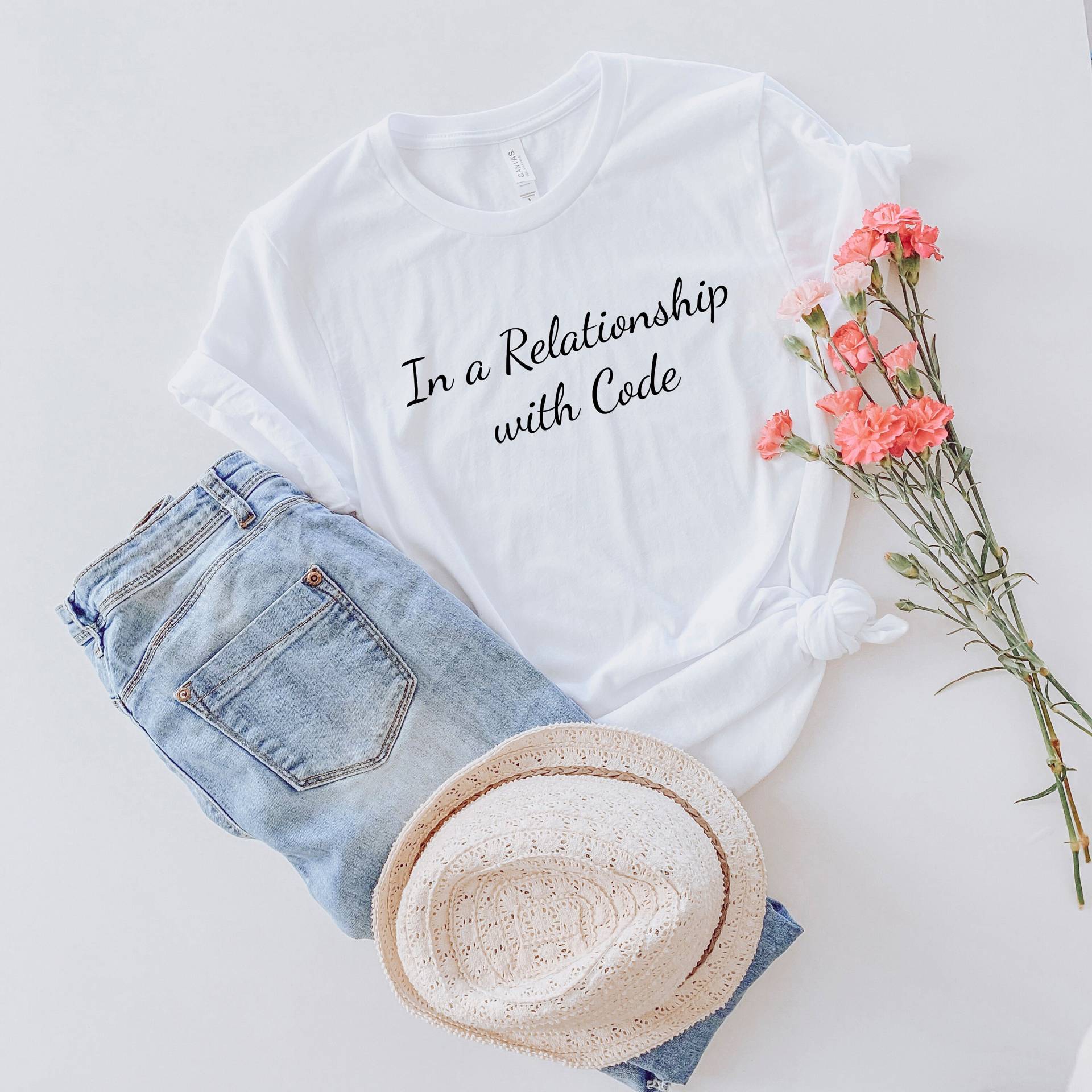 In Einer Beziehung Mit Code Shirt Lustiges Programmier-Liebhaber-Geschenk Computer T-Shirt Netz-Shirt In Einer Beziehung Mit Code Shirt Lustiges Programmier-Liebhaber-Geschenk Computer T-Shirt Netz-Shirt von BaylineWear