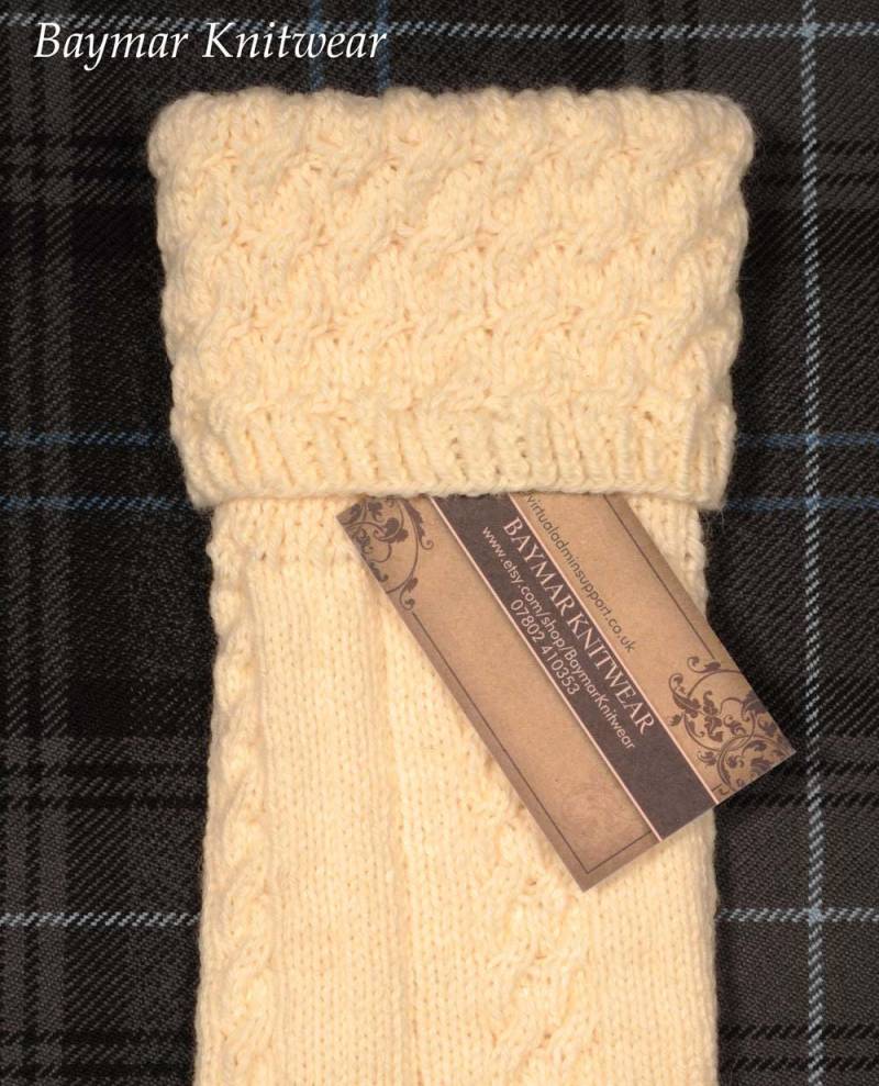 Feinster Traditioneller Handgestrickter Kilt-Schlauch, Socken - Made in Scotland Einzigartiges Design Hochzeit/Formelle Kleidung Highland Feinster Traditioneller Handgestrickter Kilt-Schlauch, Socken - Made in Scotland Einzigartiges Design Hochzeit/Formelle Kleidung Highland von BaymarKnitwear