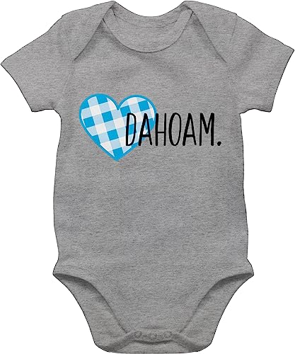 BZ10 Baby Body Strampler - Bayern Kinder - Dahoam. Blaues Herz - 1/3 Monate - Grau meliert - bayrisch bayerisch dahoam kleidung mädchen bayerische sprüche bayrische bayerischer bavaria von Bazi Shirts