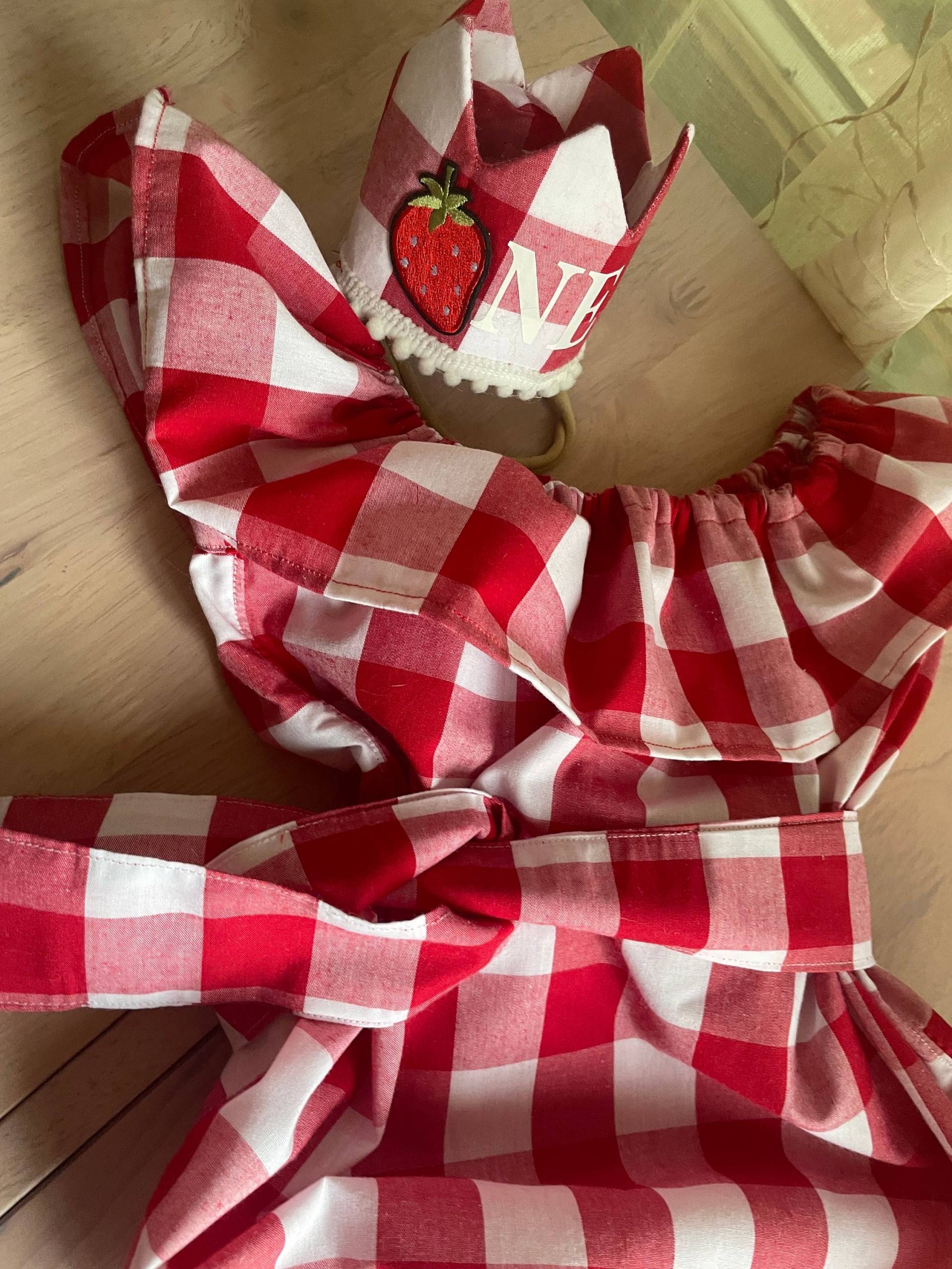 Erdbeere Ersten Geburtstag Outfit Beere Thema Party 1. Krone Für Mädchen Erdbeer Ein Jahr Alt Erdbeere Ersten Geburtstag Outfit Beere Thema Party 1. Krone Für Mädchen Erdbeer Ein Jahr Alt von BazzyBears