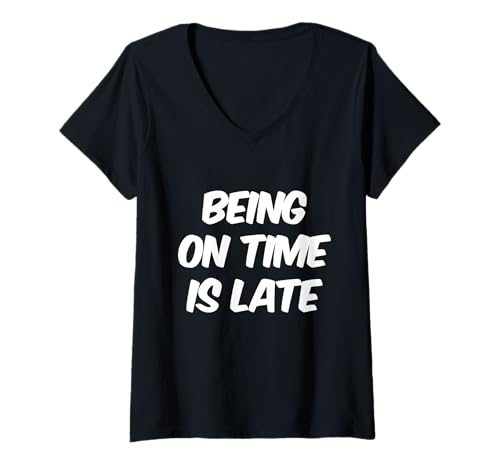 Damen Being In Time Is Late Zitat Lustiges Frühgeschäftszitat T-Shirt mit V-Ausschnitt Damen Being In Time Is Late Zitat Lustiges Frühgeschäftszitat T-Shirt mit V-Ausschnitt von Be Early Being On Time Is Late Meaning Shirt