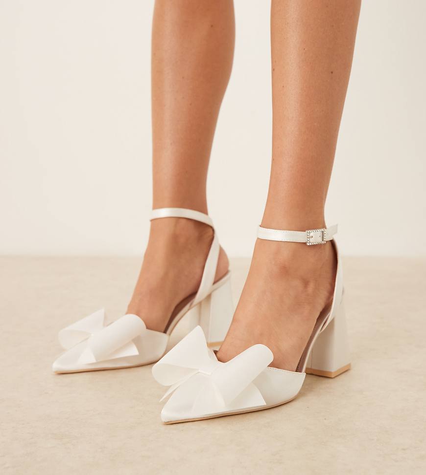 Be Mine Wide Fit Bridal - Flavia - Pumps in Elfenbeinweiß mit Schleifendetail und Blockabsatz, weite Passform von Be Mine Wide Fit