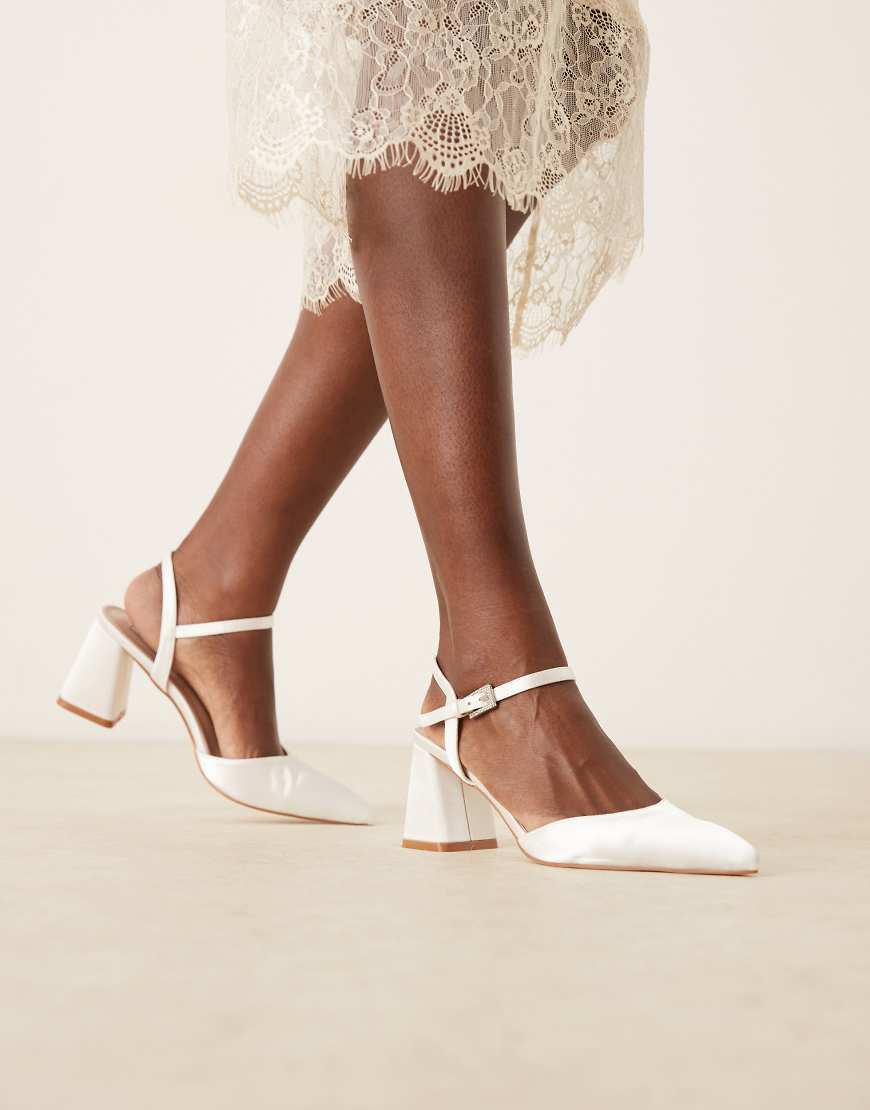 Be Mine - Bridal Ravina - Schuhe in Elfenbein mit Blockabsatz und spitzer Zehenpartie-Weiß von Be Mine