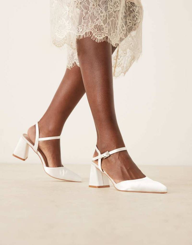 Be Mine - Bridal Ravina - Schuhe in Elfenbein mit Blockabsatz und spitzer Zehenpartie-Weiß von Be Mine