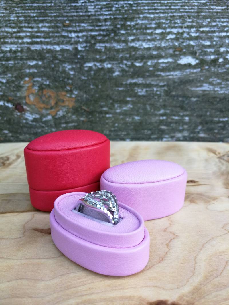 Hochzeitsring Box - Weißes Ringkästchen Doppelring Ringbox Für Paare Zeremonie Ring Ringträger Kissen von BeALeather