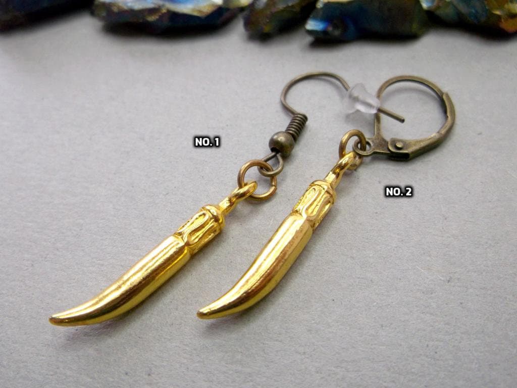 Antik Gold Horn Ohrring Gothic Talisman Schmuck von BeAliter