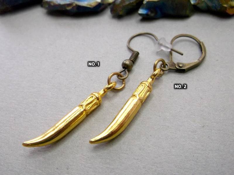 Antik Gold Horn Ohrring Gothic Talisman Schmuck von BeAliter