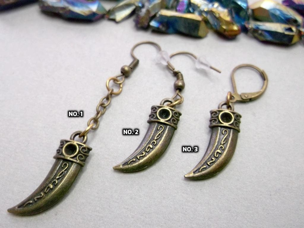 Ein Männlicher Ohrring Messingschwert Baumelt Messingwaffe Ein Männerohrring Piratenmode Piratenschwert Messingdolch Baumeln Männerschwert von BeAliter