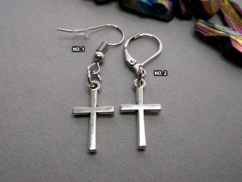 Einzel Silber Kreuz Ohrring Edelstahl Haken Einzel Silber Kreuz Ohrring Edelstahl Haken von BeAliter