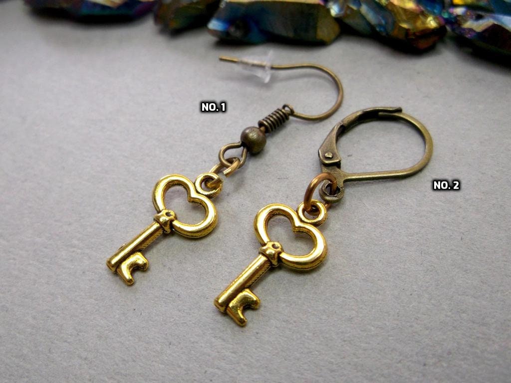 Goldener Schlüssel Ohrring Unisex Talisman Amulett von BeAliter