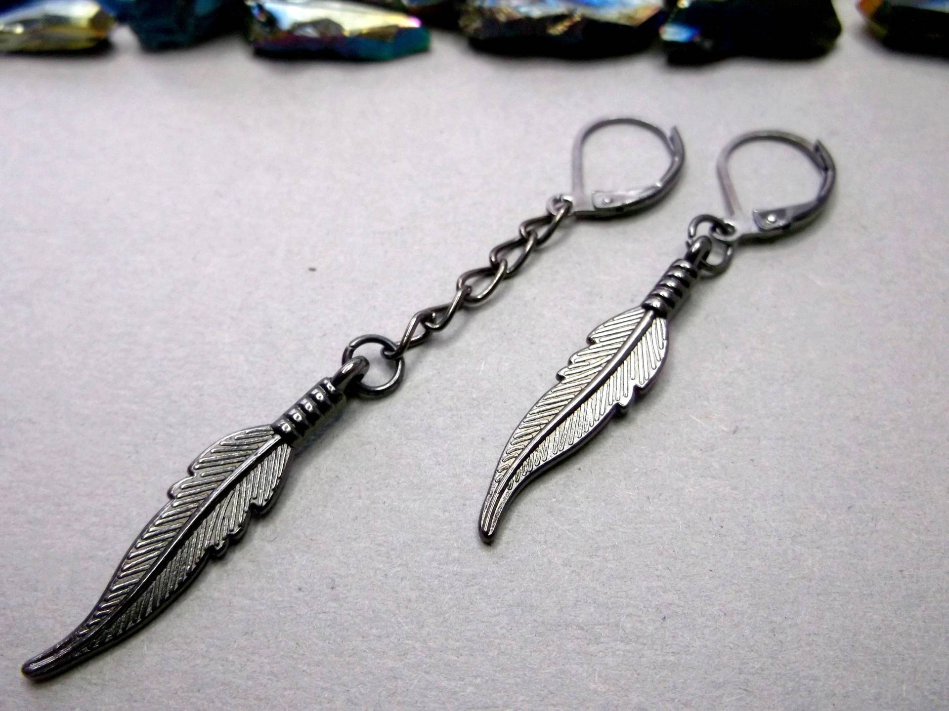 Gunmetal Feder Ohrring Edelstahl Haken von BeAliter