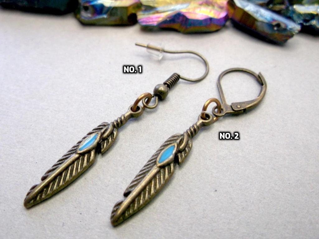 Messing Feder Ohrhänger Türkis Emaille Anhänger von BeAliter