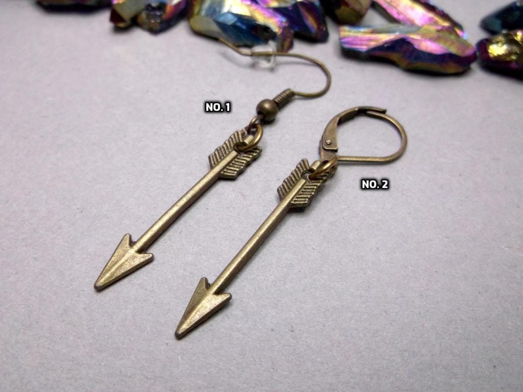 Messing Pfeil Ohrring Antike Bronze-Finish, Maskuliner Schmuck von BeAliter