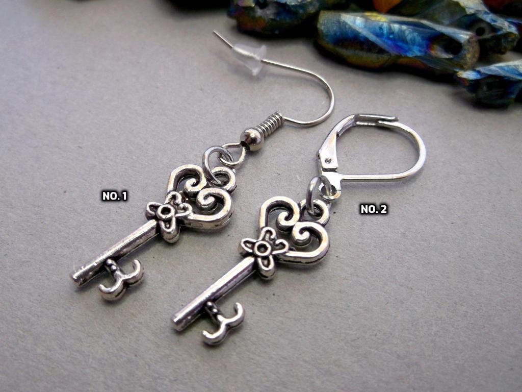 Skelett Schlüssel Ohrringe Tibetsilber, Edelstahl-Haken von BeAliter