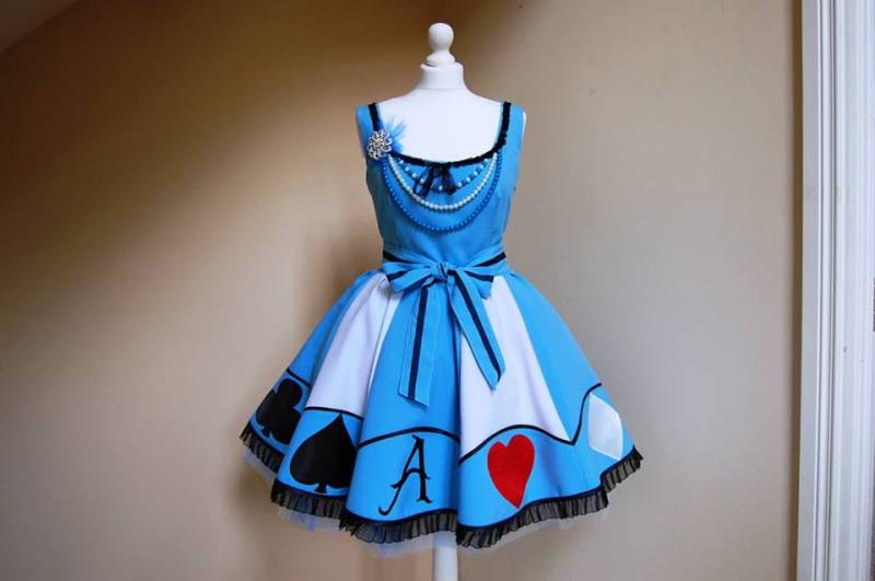 Alice's Adventures in Wonderland Dress Exclusive Edition, Alice Halloween-Kostüm, Cosplay Kostüm - Blaues Kleid Alice's Adventures in Wonderland Dress Exclusive Edition, Alice Halloween-Kostüm, Cosplay Kostüm - Blaues Kleid von BeBaGo