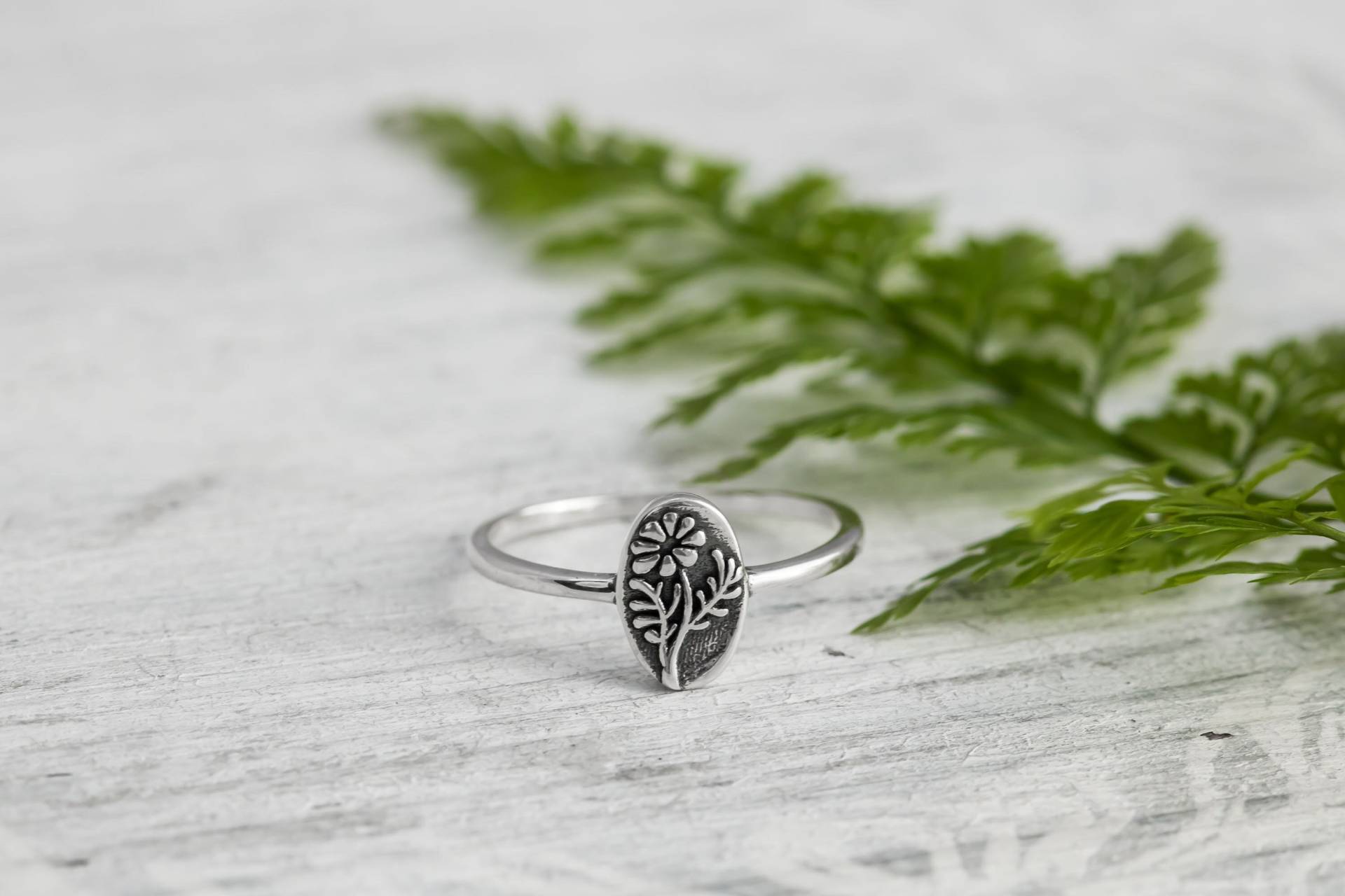 Handgemachte Recycled Sterling Silber Blume Ring Vintage Style von BeCharmedandCompany