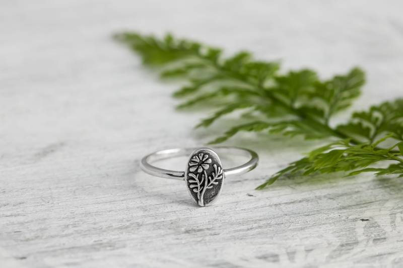 Handgemachte Recycled Sterling Silber Blume Ring Vintage Style von BeCharmedandCompany