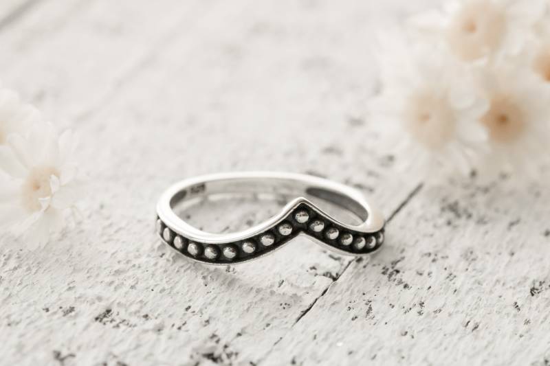 Sterling Silber Chevron Ring Perlen Boho Stil V Für Frauen Spitze von BeCharmedandCompany