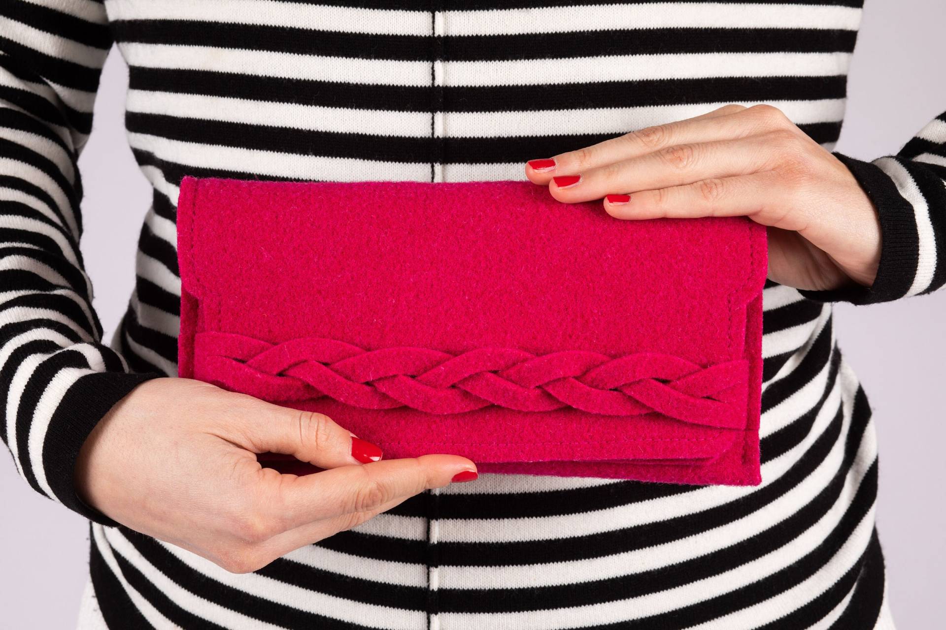 Filz Geldbörse Frau in Magenta Mit Zopf, Wolle Fuxia Pink Handtasche Clutch Geldbeutel, Schmales Bifold Portemonnaie, Kreditkartenhalter, Mutter Filz Geldbörse Frau in Magenta Mit Zopf, Wolle Fuxia Pink Handtasche Clutch Geldbeutel, Schmales Bifold Portemonnaie, Kreditkartenhalter, Mutter von BeFeltBag