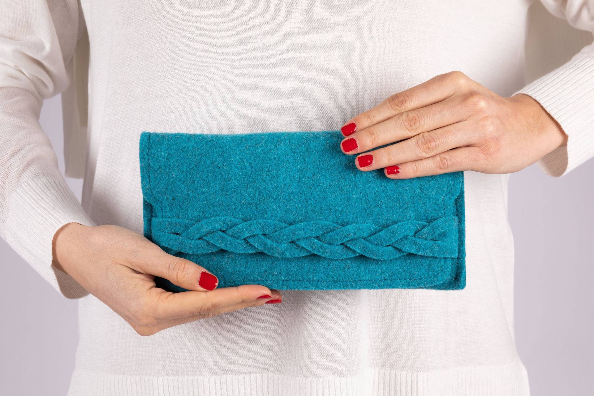Filz Portemonnaie Frau in Hellem Mit Zopf, Türkis Wolle Clutch Geldbörse, Befeltbag Filz Portemonnaie Frau in Hellem Mit Zopf, Türkis Wolle Clutch Geldbörse, Befeltbag von BeFeltBag